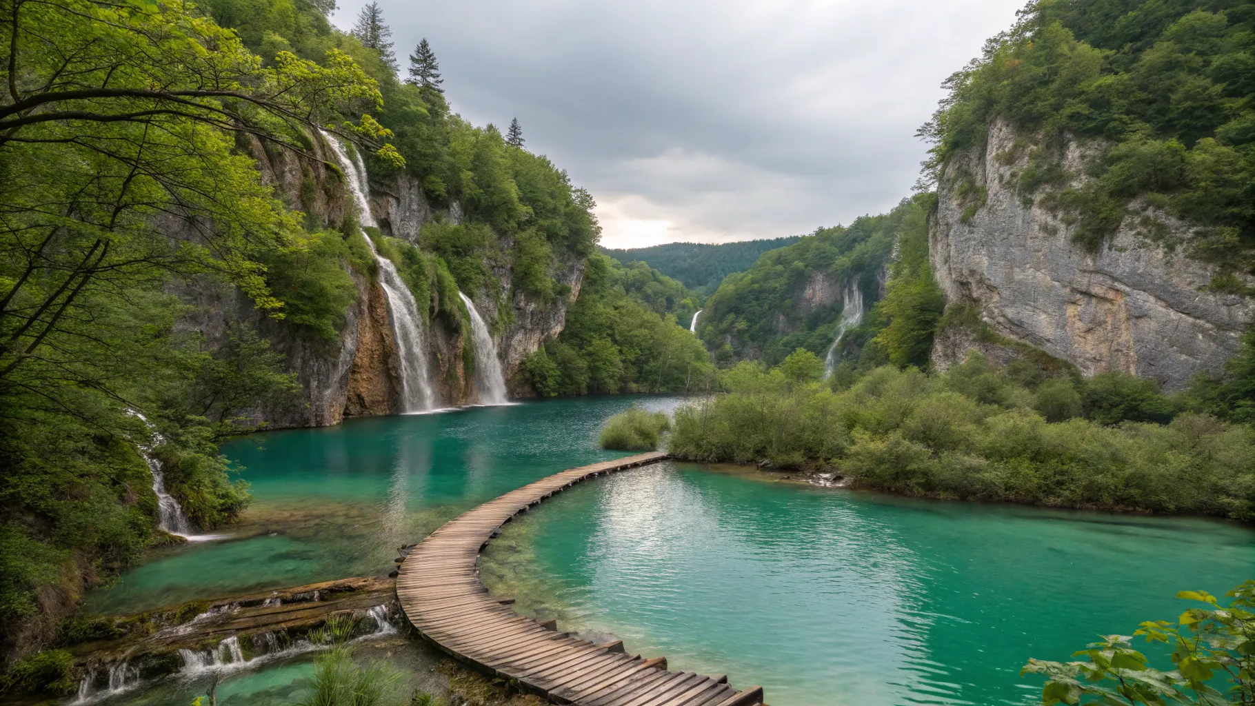 Nezaboravan Obilazak Plitvičkih jezera u trajanju od 7 dana: Vaš savršen odmor s uključenim smještajem i doručkom 2026.