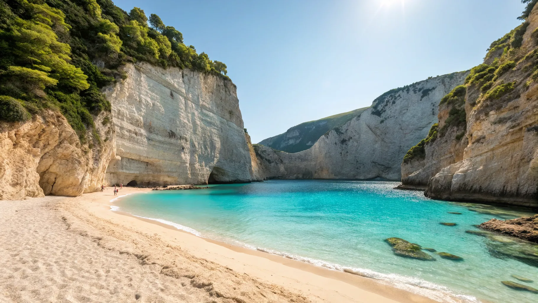 Descoperă Cele mai Spectaculoase Plaje Ascunse din Grecia: Ghid Complet pentru Aventurieri